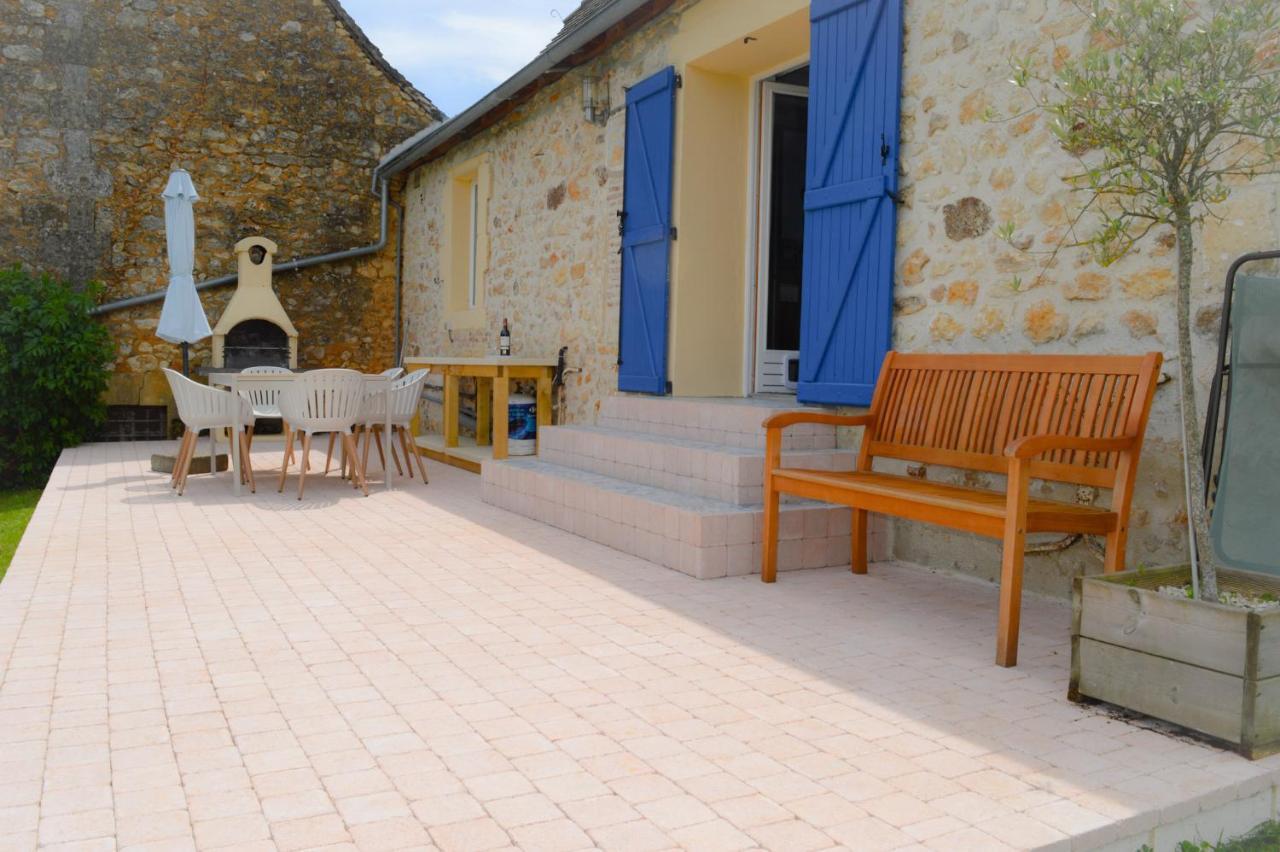 Aux Volets Bleus Chez Mark & Sylvie Rouffignac Saint-Cernin Exterior foto