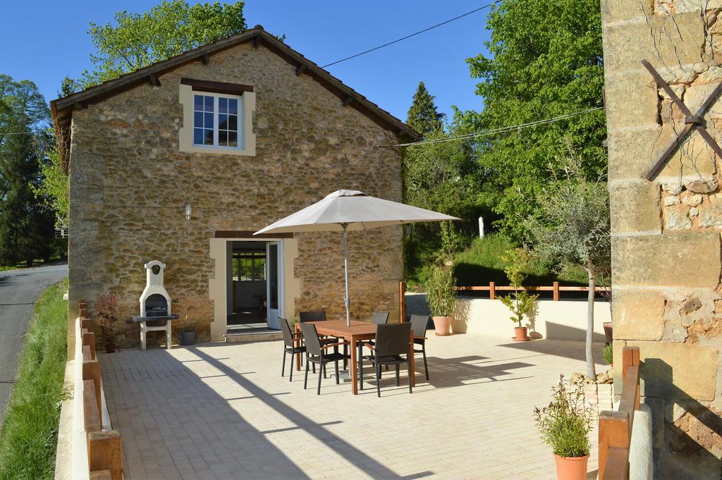 Aux Volets Bleus Chez Mark & Sylvie Rouffignac Saint-Cernin Exterior foto